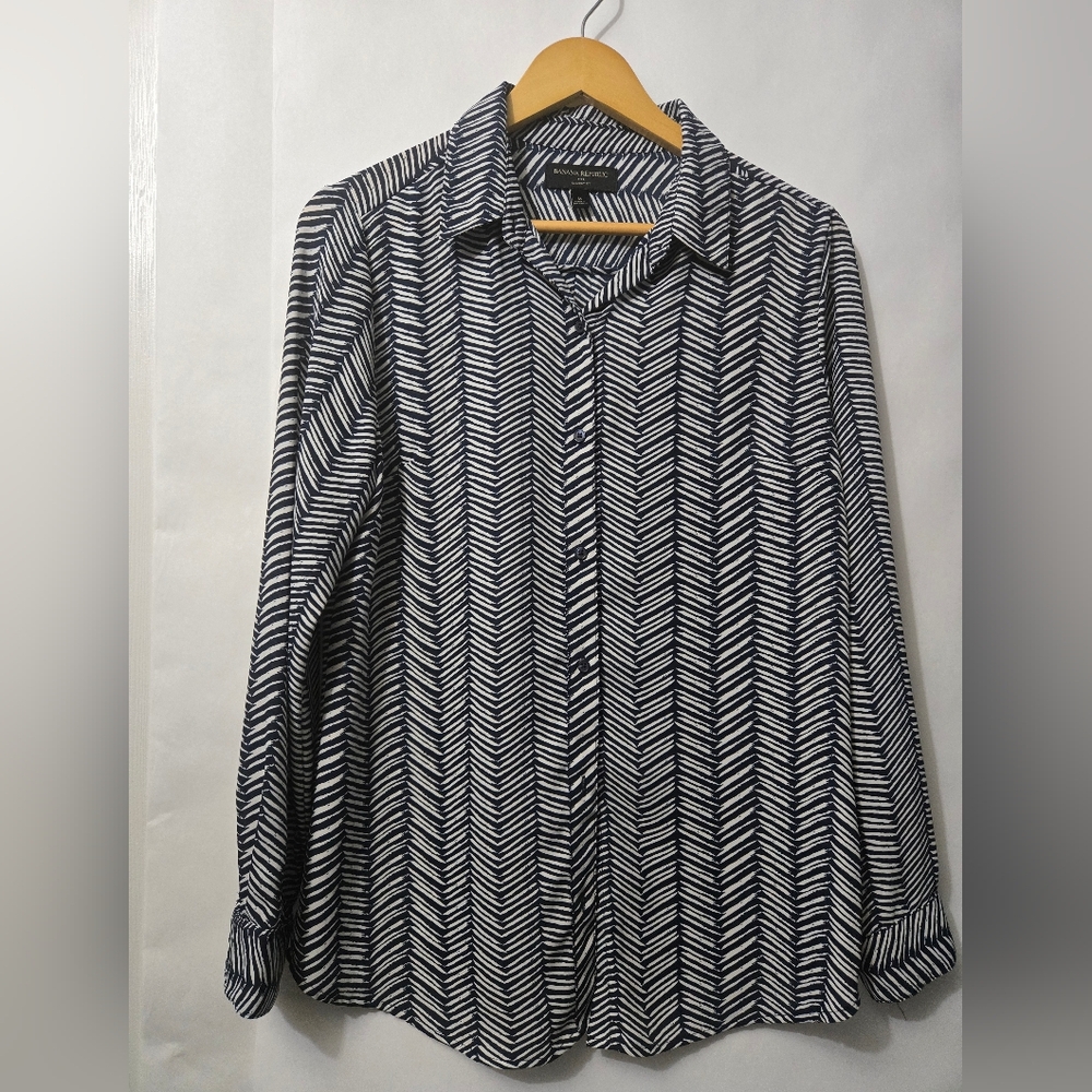 BANANA REPUBLIC Woman's Navy and White Striped Shirt